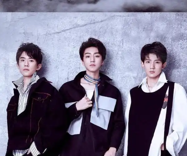 王俊凯我们团队有3个人黄明昊我们有7个人他让我数数