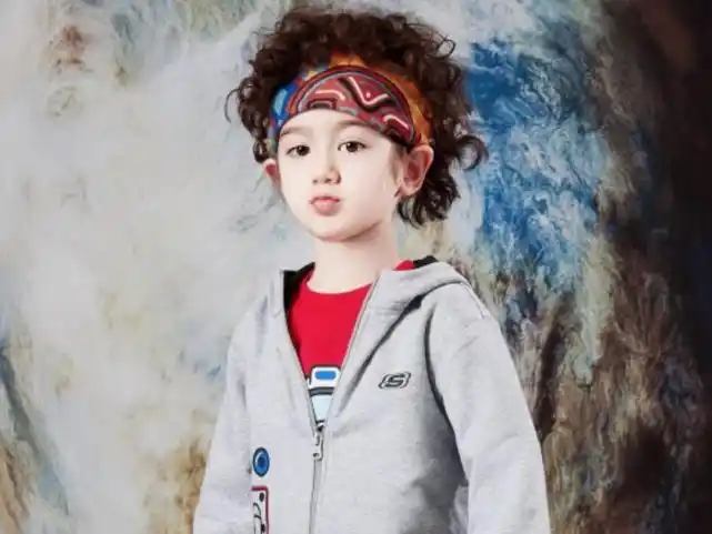 别再说周嘉诚长得好看了求你看看周泽西的照片才知啥是混血王子