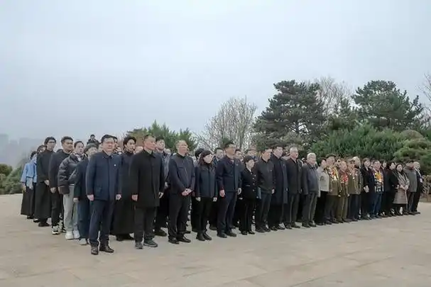 北京八宝山革命公墓清明爱国主义联合祭扫活动举办