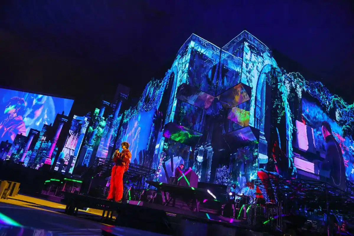 华晨宇演唱会8000万舞美,为歌迷造梦的他确实有两把刷子