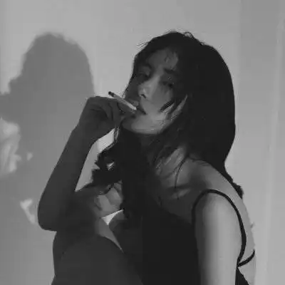 高清霸气女头像黑白图片 超拽高雅社会女生头像图片 - 女生头像