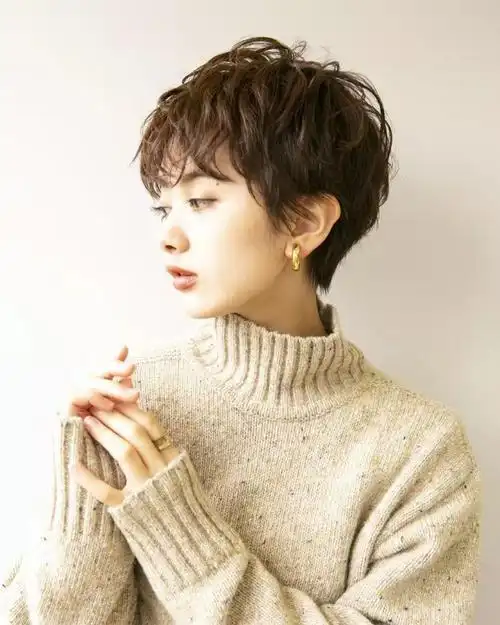 短发纹理发型(时髦色 纹理烫最流行,显脸小又显气质)