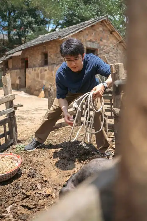 "县委大院"里的那个年轻人丨对话小林扮演者张新成