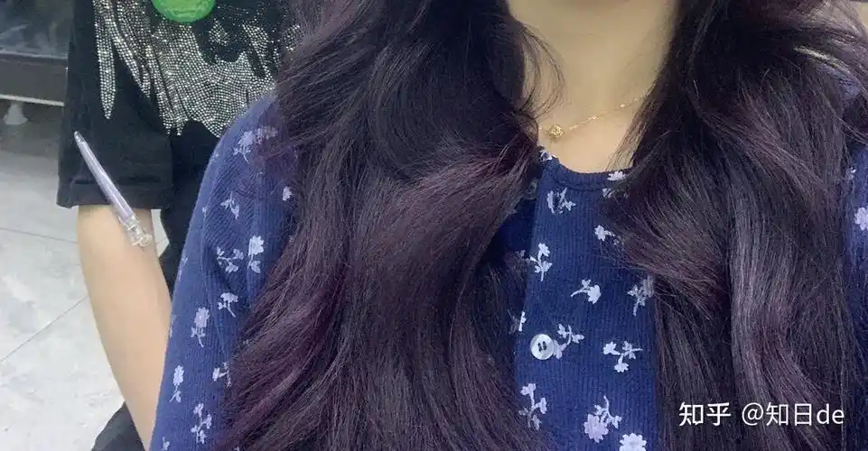 染深紫色头发的各位最后掉色掉成什么颜色了?