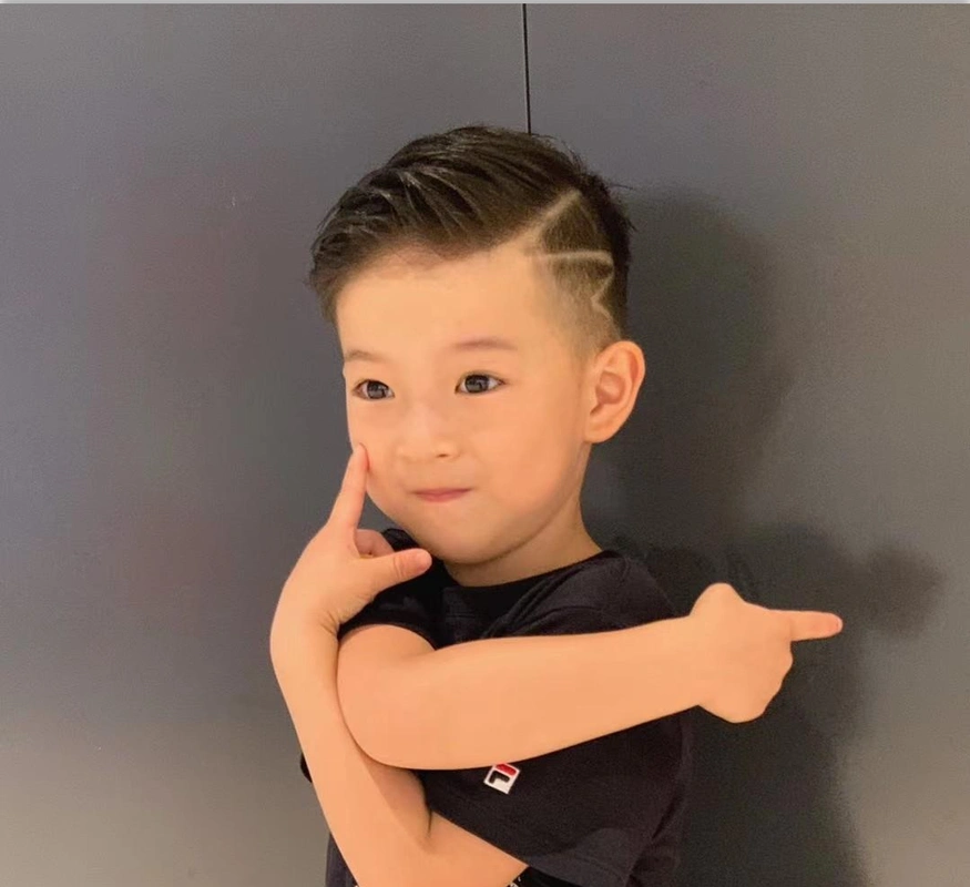 小男孩发型23款,时尚有型显精神,越剪越帅气,妈妈们请收藏