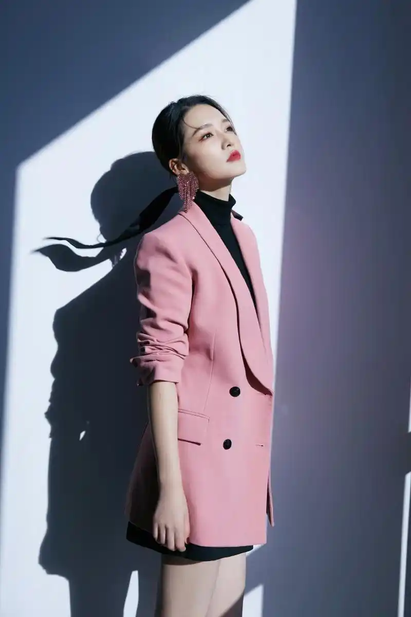 李沁的美照,美腿真好看!