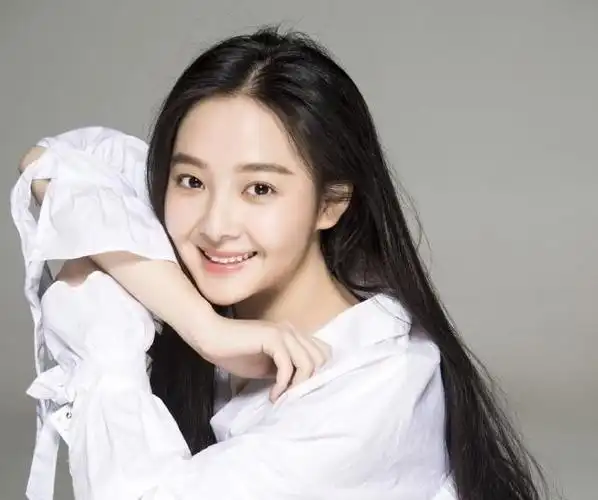 还记得童星杨丽晓吗?曾因太胖被吐槽,如今留学归来成白富美