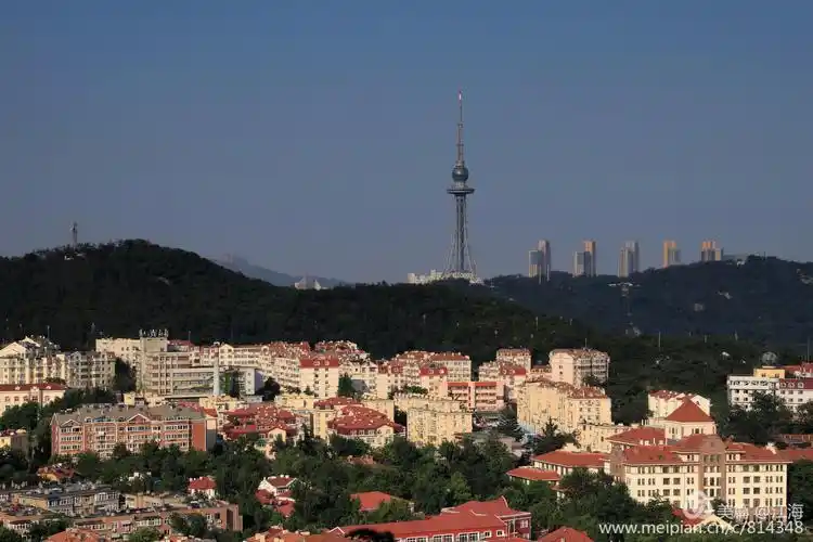 《我的拍摄雾从海上来》慕色下的青岛信号山全景图