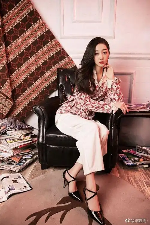 潜心演绎不负热爱90后喜剧花旦陈嘉男尽显多面可能