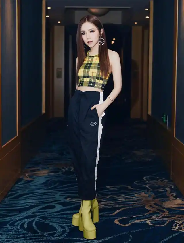 邓紫棋,瘦15斤变化有多大?坦言:2个习惯让减肥难度降低一半