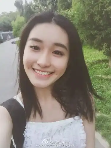 这些自带梨涡的女生笑起来能甜炸整个宇宙