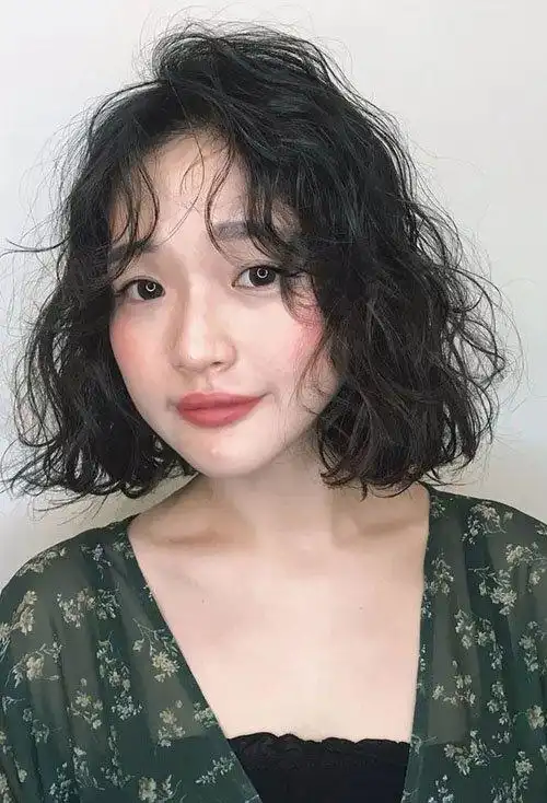 小卷短头发烫发发型图片 各种脸型卷头发造型图片