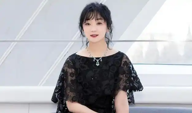 张瑶:20岁选秀夺冠,剃光头与蒋雯丽飙戏,两次"逼婚"圈内大佬|演员