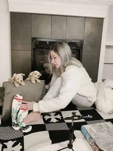 的风格的服装,萧亚轩生活中的家居服也选择这种比较保暖又减龄的风格