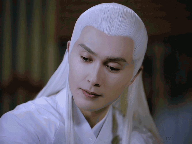 高伟光东华帝君##让人一眼万年的白发妆造