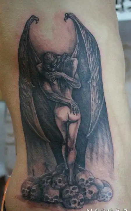 恶魔坐着的小骷髅恶魔纹身tag标签:恶魔受难的天使恶魔纹身tag标签
