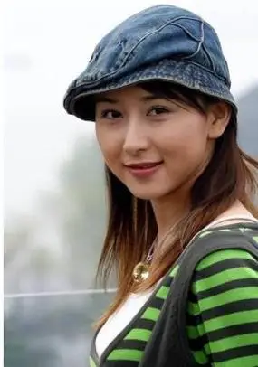 回顾胡静嫁马来西亚富豪丈夫为了不和她分房睡竟割掉扁桃体