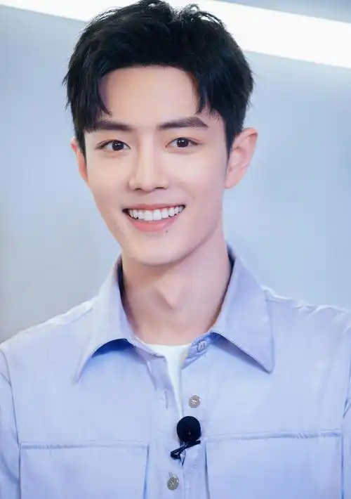 肖战是一个单纯笑容非常干净的大男孩