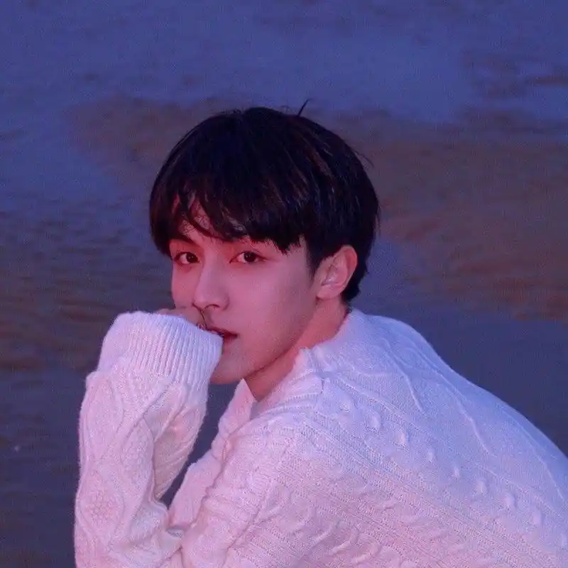 帅哥真人真实生活头像,男生头像图片-回车桌面