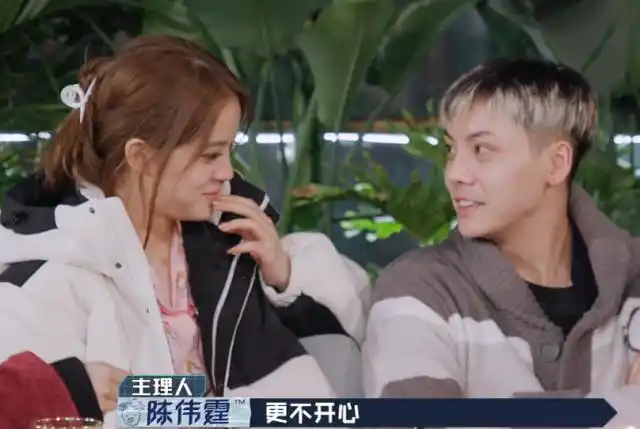 欧阳娜娜暗示陈伟霆,节目结束想和他单独见面,男方反应太过意外