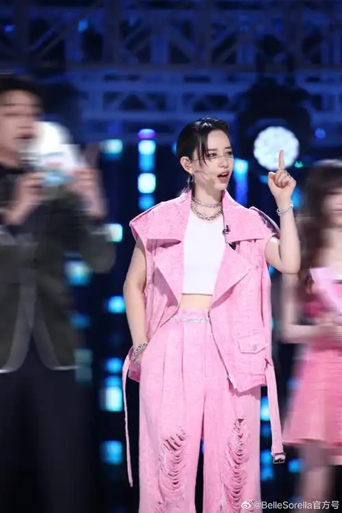 舞台《梦不落雨林》#李斯丹妮##乘风破浪##王心凌郑秀妍李斯丹妮