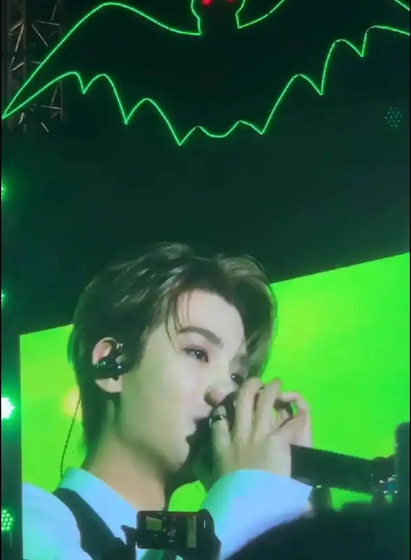 黄明昊justin 他温柔到临走前听到nana的哭声 回头 - 抖音