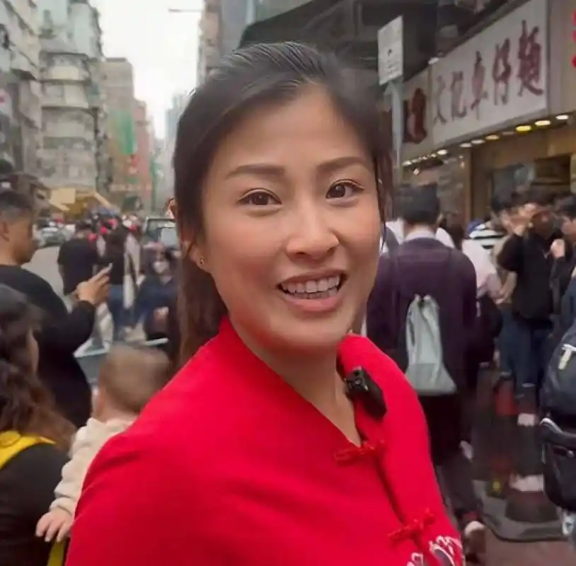 腹部凸起孕味足,穿瑜伽裤遭嫌弃太丑_周家蔚_洪天明_网友