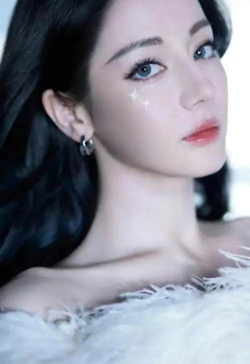 迪丽热巴生日首发新歌让热爱凝练成曲每人都能成为自己的topgirl