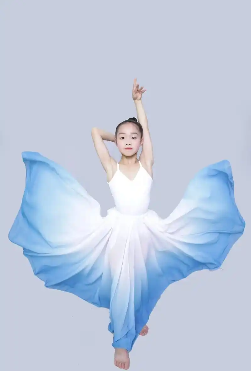 四月你好舞蹈女孩的写真集 #世界很甜因为有你#爱美的小丫头 - 抖音