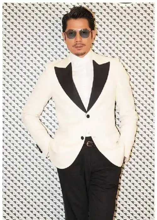 郭富城谢霆锋同穿黑白配现身差距大,一个天王范,一个穿成服务生_西装