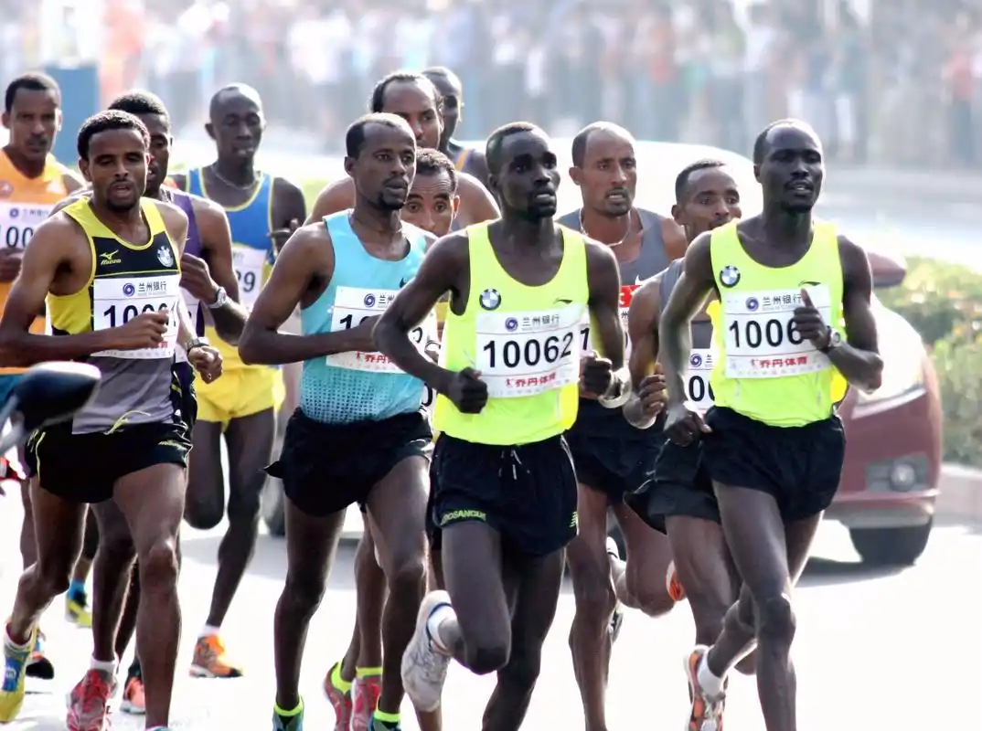2014年兰州国际马拉松赛抓拍图