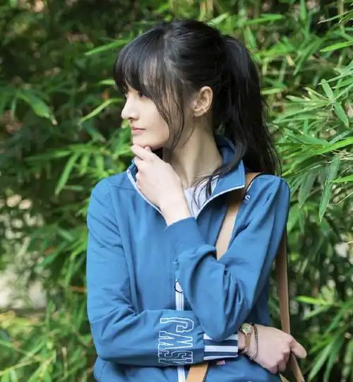 《奇妙小森林》郑爽穿蓝白校服,高马尾青春感满满:楚雨荨回来了