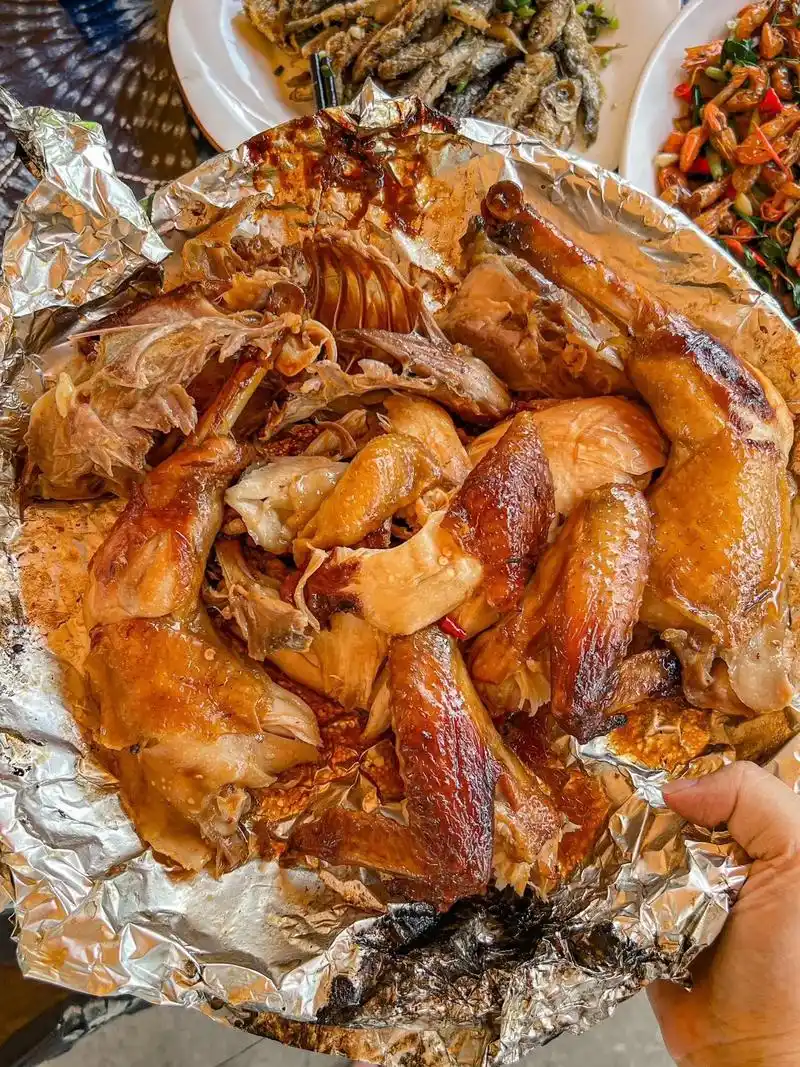 土窑鸡香哭了01.桂林阳朔农家私房菜,真的是好吃又 - 抖音