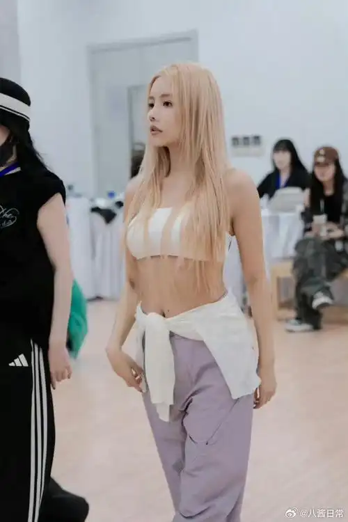 刘雨昕虞书欣许佳琪喻言谢可寅安崎赵小棠陆柯燃th