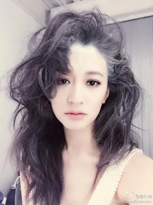 李小冉(xiao ran li),中国内地女演员,1976年5月8日出生在北京,1997年