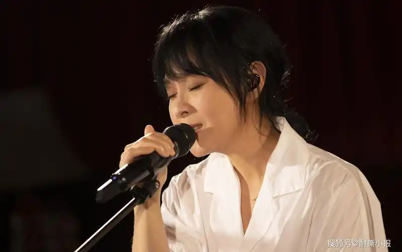 刘若英tmelive线上演唱会也许每个人的青春里可能都有一首奶茶的歌