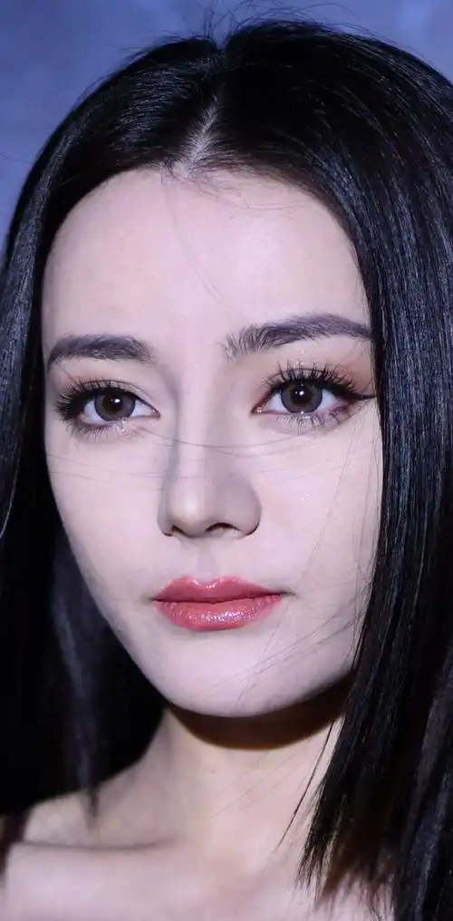 迪丽热巴高清怼脸图