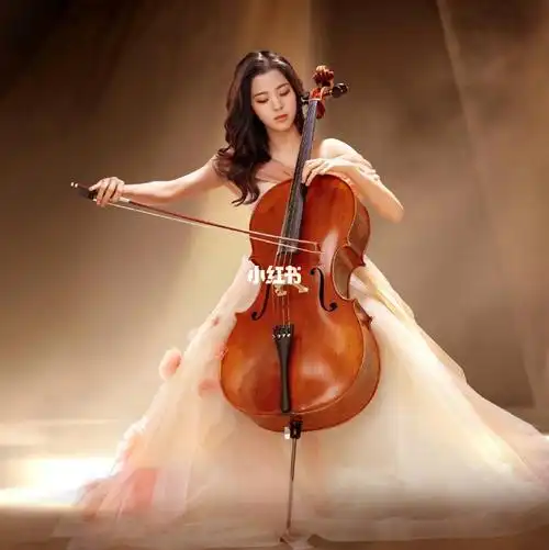 欧阳娜娜🎵大提琴演奏in nora reve礼服
