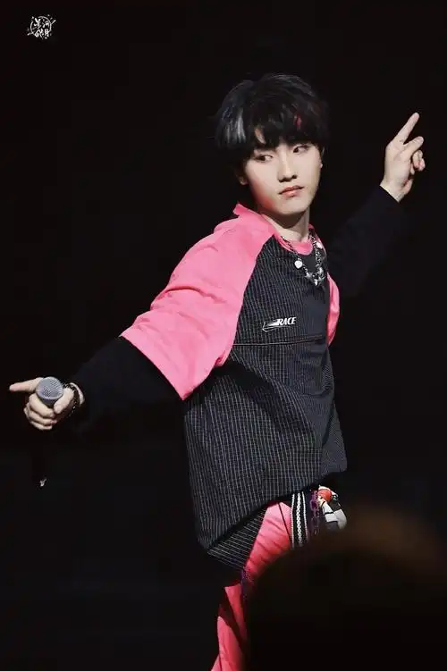 苏新皓舞台翻跟头直拍##苏新皓舞台直拍