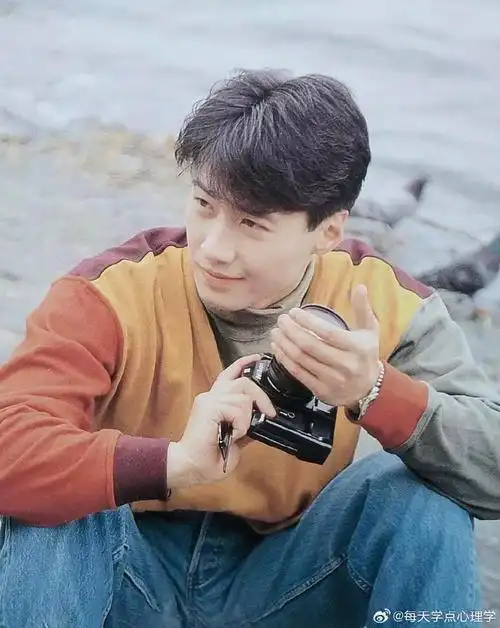 真的好像年轻时候的黎明,帅的清清爽爽～#王昶在国羽里的定位是欠小孩