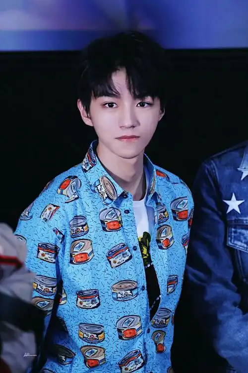 存档一些愚人节在各个站姐镜头下捡到的绝美帅哥  @tfboys-王俊凯