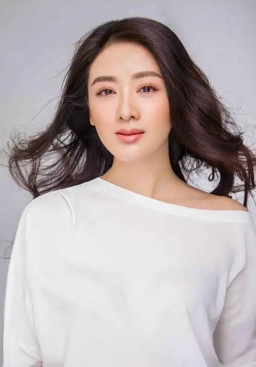 16岁出道因一部剧走红后被遗忘嫁给自己老师之后又嫁小鲜肉