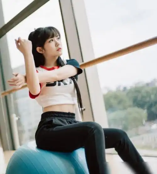 老天虽然没有吻过赖美云的身高她穿上罗圈袜后腿能出道了