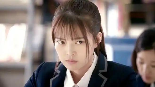 狐狸的夏天:韩君瑶送顾瑾昀礼物,哪料他看也不看,转手送给别人