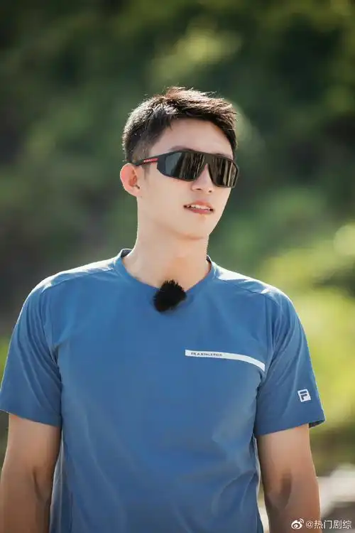 黄景瑜悬崖引体向上