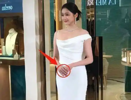 关晓彤孕味十足疑似怀孕,杨幂导致小糯米患抑郁症?_女儿_鹿晗_刘恺威