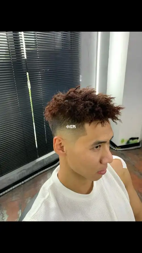 唐日辉  #蓝球男孩  #小红书成长小助手  #锡纸烫  #发型分享  #发色