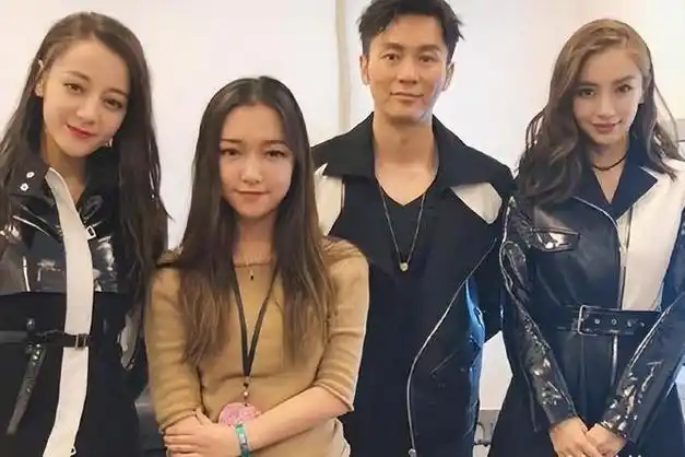 恋爱了王源被曝翘课陪女友过感恩节女方家境优越还上过跑男