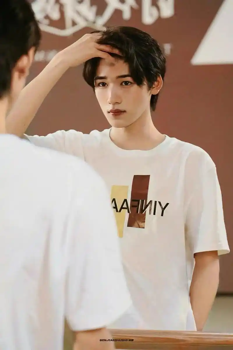 分享最近新存的图.#宋亚轩 #氛围感 #糟糕是心动的感觉 # - 抖音