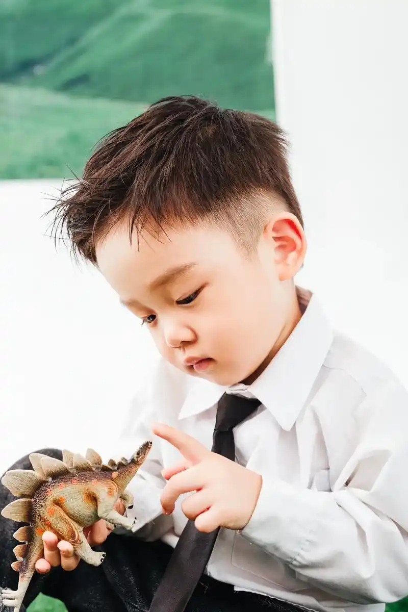 恩施儿童摄影|帅帅的小男孩,这颜值,看了要犯花痴啦简直是缩 - 抖音